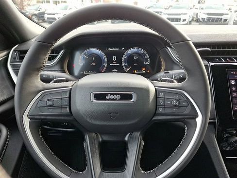 New 2025 Jeep Grand Cherokee L Altitude image 14