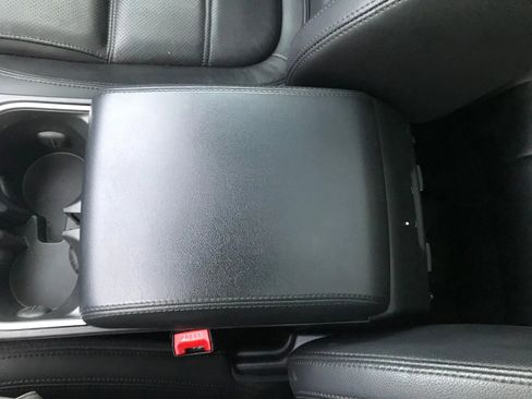 Used 2018 Jaguar E-PACE S image 32