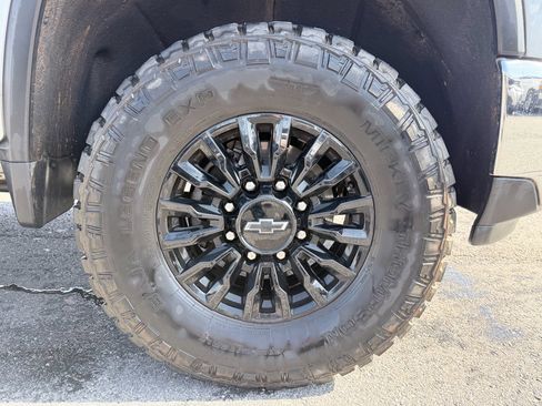 Used 2024 Chevrolet Silverado 2500 LT image 11