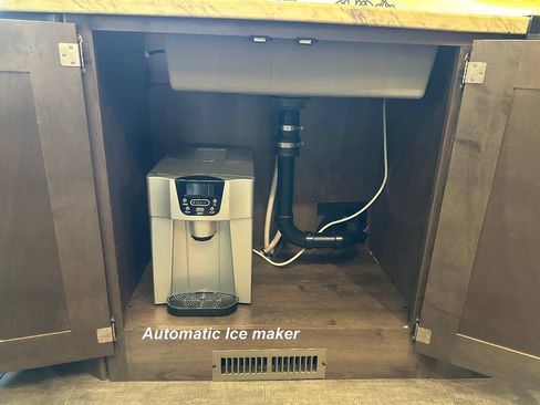 Used 2017 Mercedes-Benz Sprinter 3500 image 17