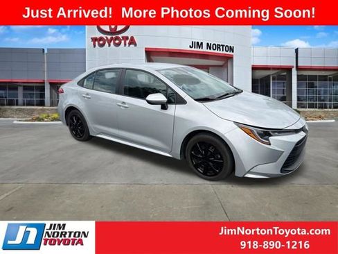 Used 2024 Toyota Corolla LE FWD image 1