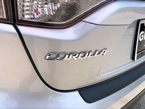 Used 2025 Toyota Corolla LE FWD image 30