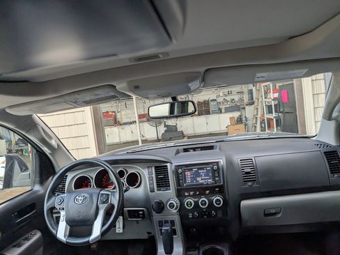 Used 2015 Toyota Sequoia SR5 image 21