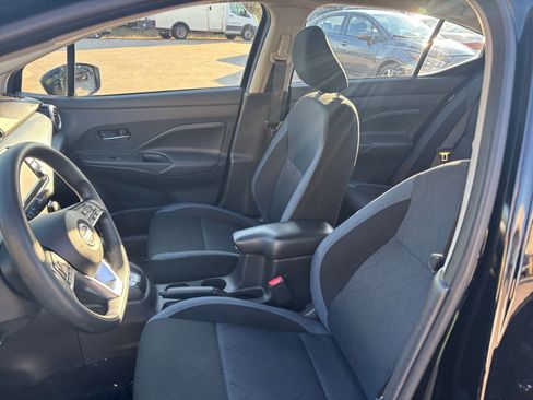 Used 2025 Nissan Versa SV image 34