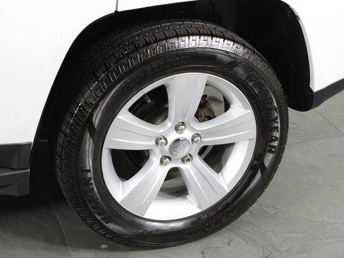 Used 2017 Jeep Compass Sport image 9