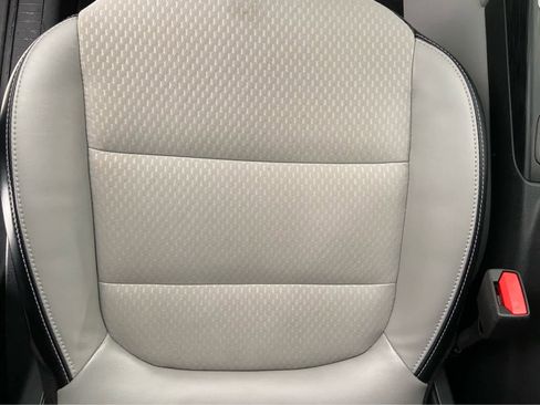 Used 2025 Ford Escape SE image 45