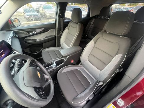 Used 2025 Chevrolet TrailBlazer LT image 36