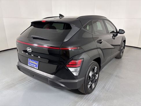 Used 2025 Hyundai Kona SEL FWD image 8