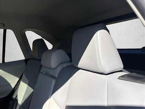 Used 2021 Toyota RAV4 XLE Premium image 14