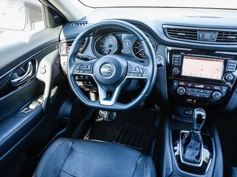 Used 2018 Nissan Rogue SL FWD image 17