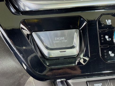 Used 2024 GMC Sierra 2500 Denali Ultimate AWD/4WD image 32