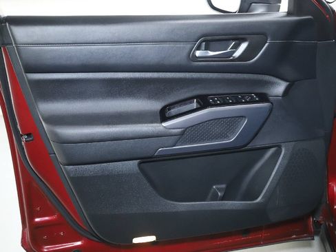 Used 2022 Nissan Pathfinder SL AWD/4WD image 15