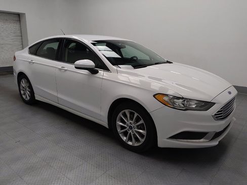 Used 2017 Ford Fusion SE image 11