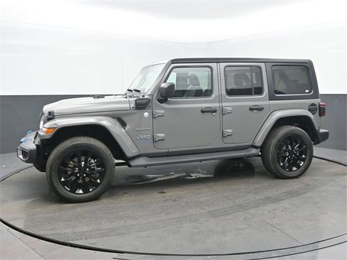 Used 2023 Jeep Wrangler Unlimited Sahara w/ Cold Weather Group image 2