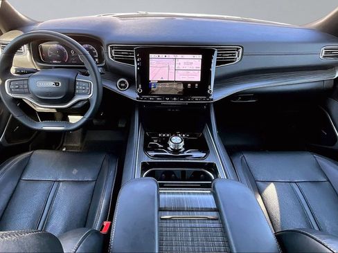Certified 2024 Jeep Wagoneer L Series II w/ Flexible Seating Group AWD/4WD image 9