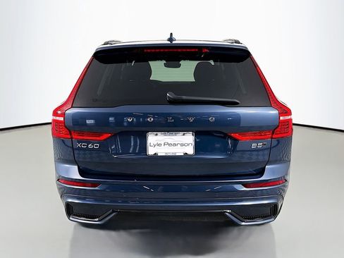 Used 2025 Volvo XC60 B5 Core AWD/4WD image 10