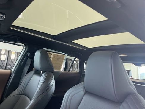 Used 2024 Toyota Venza Limited image 38