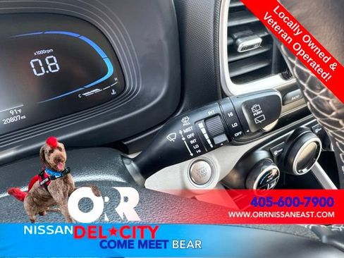 Used 2025 Hyundai Venue SEL FWD image 19