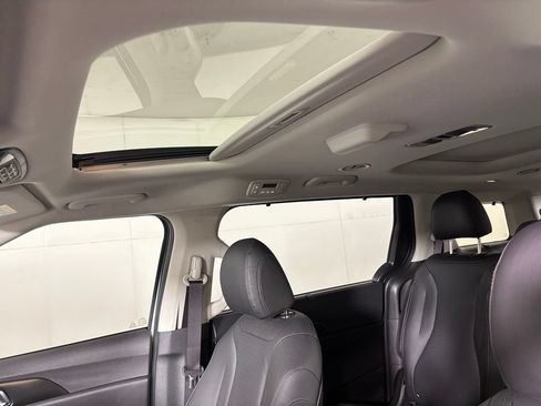 New 2026 Kia Carnival SX Prestige FWD image 35
