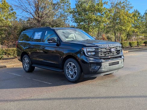 New 2025 Ford Expedition Active image 2