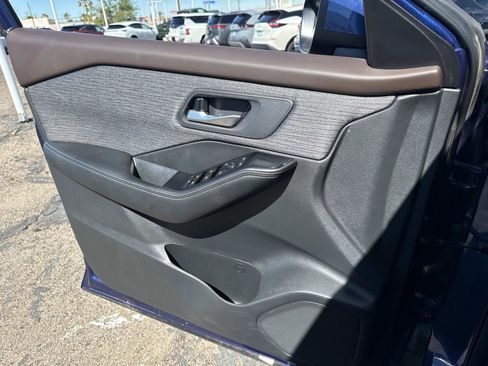 Used 2023 Nissan Rogue SV FWD image 11