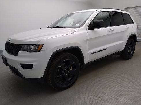 Used 2019 Jeep Grand Cherokee Laredo RWD image 2