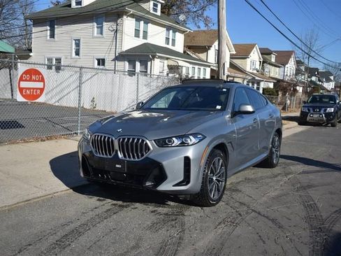 Used 2025 BMW X6 xDrive40i AWD/4WD image 3