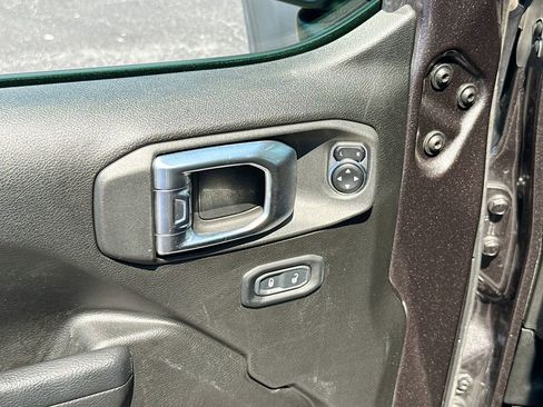 Used 2023 Jeep Wrangler Unlimited w/ Cold Weather Group image 19