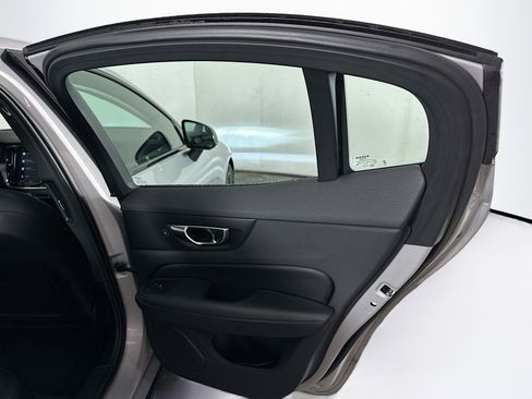 Used 2024 Volvo S60 B5 Core image 30