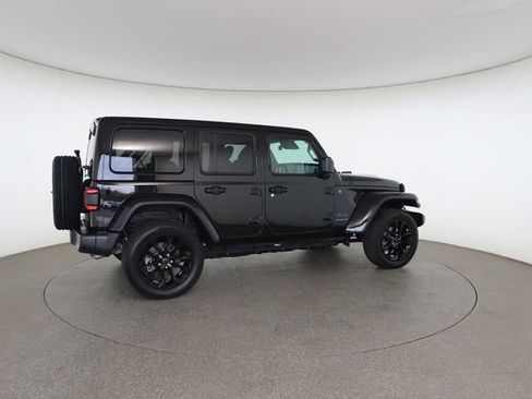 Used 2025 Jeep Wrangler Unlimited Sahara w/ Safety Group AWD/4WD image 21