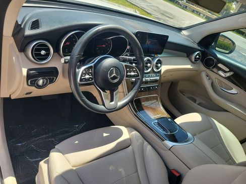 Used 2020 Mercedes-Benz GLC 300 w/ Premium Package image 17