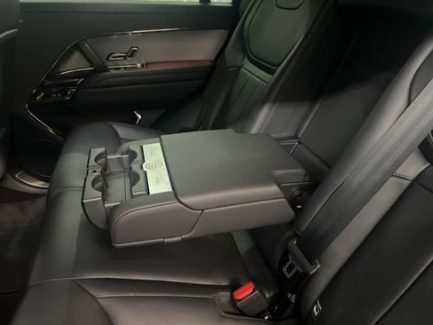 Used 2024 Land Rover Range Rover Sport Dynamic SE image 15