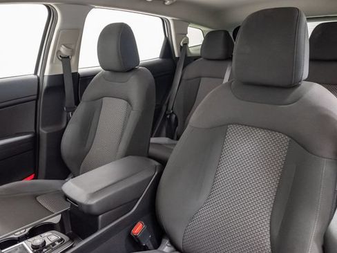 Used 2025 Kia Sportage LX FWD image 8