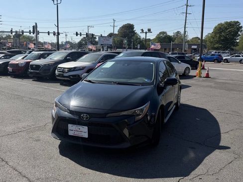Used 2021 Toyota Corolla LE image 1