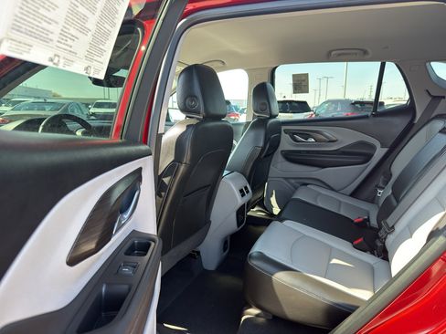 Used 2023 GMC Terrain SLT image 29