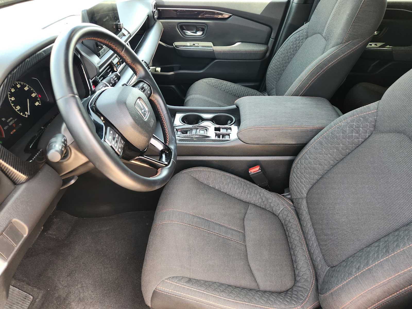 Used 2025 Honda Pilot Sport image 12