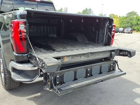 Used 2025 GMC Sierra 2500 SLT w/ SLT Premium Package AWD/4WD image 16