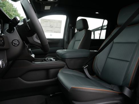 New 2026 GMC Yukon XL AT4 w/ AT4 Premium Package AWD/4WD image 4