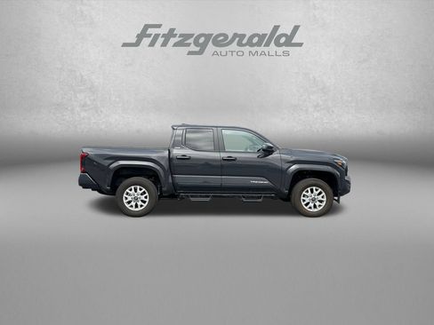 Used 2025 Toyota Tacoma SR5 AWD/4WD image 9