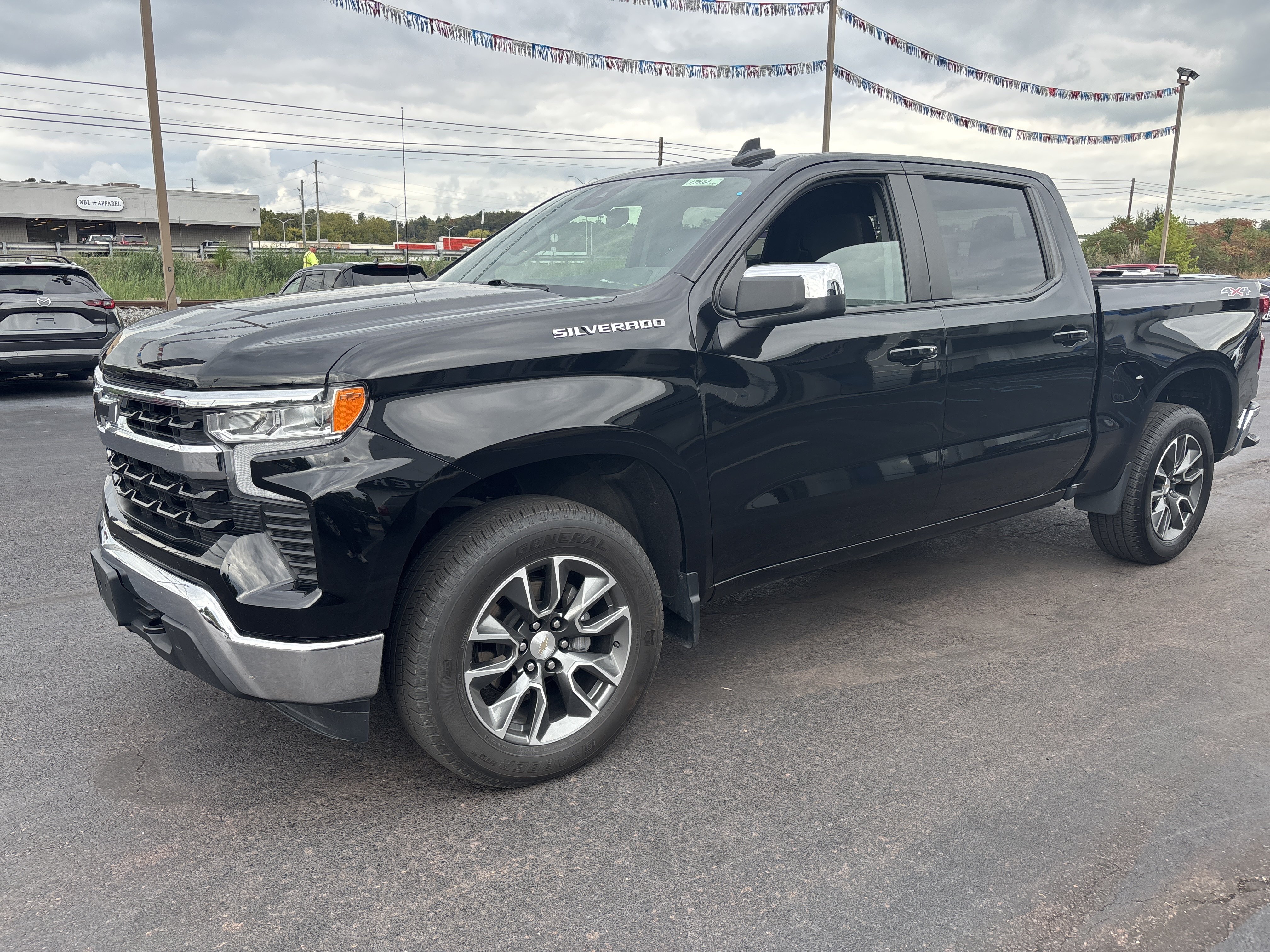 Used 2024 Chevrolet Silverado 1500 LT AWD/4WD image 8