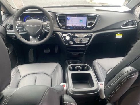 New 2026 Chrysler Voyager LX image 34