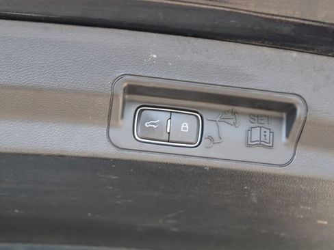 Used 2020 Ford Explorer XLT RWD image 34