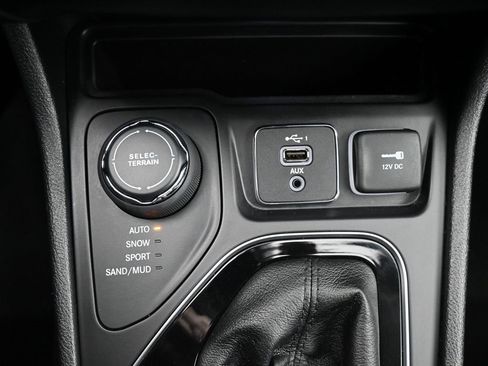 Used 2019 Jeep Cherokee Limited w/ Trailer Tow Group image 17