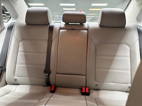 Used 2017 Volkswagen Passat 1.8T R-Line image 33