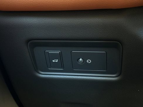 Used 2025 Jaguar F-PACE R-Dynamic S image 31