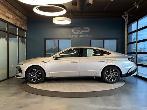 Used 2025 Hyundai Sonata SEL FWD image 6