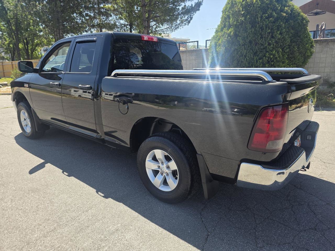 Used 2015 RAM 1500 ST w/ SXT Appearance Group AWD/4WD image 3