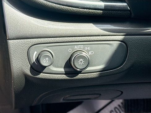 Used 2021 Buick Encore Preferred AWD/4WD image 11