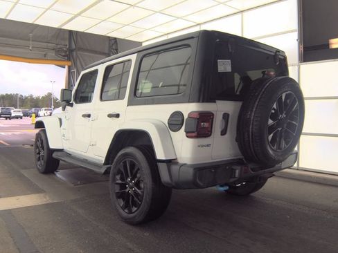 Used 2022 Jeep Wrangler Unlimited Sahara w/ Cold Weather Group AWD/4WD image 4