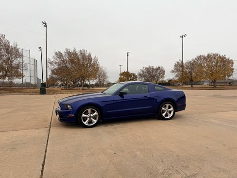 Used 2014 Ford Mustang Coupe image 3